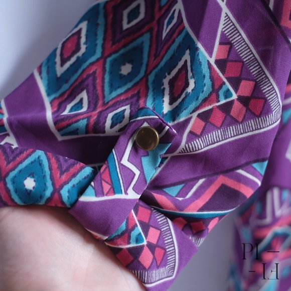 Vintage pattern purple light blouse in size medium - Picture 2 of 5